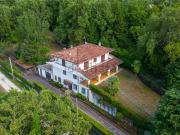 Case e ville in vendita di 421 m² in Via Valle Giordana