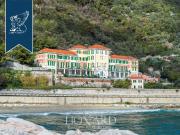 Case e ville in vendita di 4280 m²