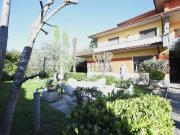 Case e ville in vendita di 440 m² in Via Guerzoni, 1