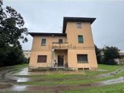 Case e ville in vendita di 445 m² in Via XXV Aprile, 58