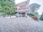 Case e ville in vendita di 448 m² in Via Giuseppe Mazzini