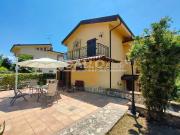 Case e ville in vendita di 450 m² in Via Due Forni