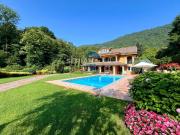 Case e ville in vendita di 450 m² in Via Gustinelli