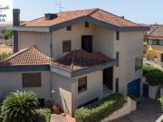 Case e ville in vendita di 450 m² in Via Lisbona