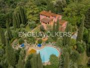 Case e ville in vendita di 450 m² in Via Montevecchio