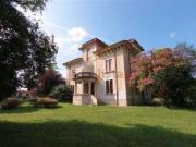 Case e ville in vendita di 450 m² in Via verona