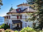 Case e ville in vendita di 450 m² in Viale Mottino, 17