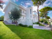 Case e ville in vendita di 453 m² in Viale dei Pini, 45