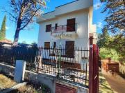 Case e ville in vendita di 454 m² in Via Piano San...