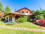 Case e ville in vendita di 456 m² in Via Monte Bianco, 15