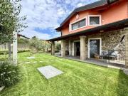 Case e ville in vendita di 460 m² in Via Silani