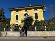Case e ville in vendita di 470 m² in Via Brigate...