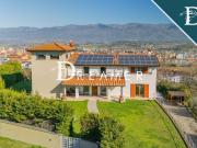 Case e ville in vendita di 470 m² in Via Poggilupi, 2040