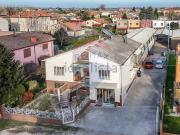 Case e ville in vendita di 472 m² in Via G. Amendola, 32