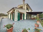 Case e ville in vendita di 473 m² in Contrada MAREZZI