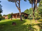 Case e ville in vendita di 480 m² in Via U. Foscolo, 16