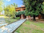 Case e ville in vendita di 492 m² in Via Regina Adelaide, 2