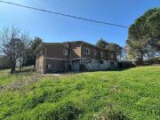 Case e ville in vendita di 500 m² in Strada della Castellina