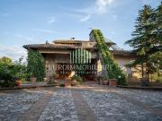 Case e ville in vendita di 500 m² in Via Castiglionese, 32