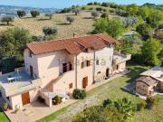 Case e ville in vendita di 500 m² in Via Giardino