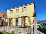 Case e ville in vendita di 501 m² in Via Anna Calenda de...