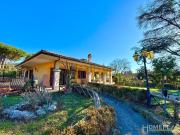 Case e ville in vendita di 505 m² in Via Nicola...