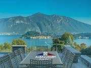 Case e ville in vendita di 508 m² in Via Regina, 34