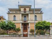 Case e ville in vendita di 509 m² in Via Antonio...