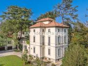Case e ville in vendita di 510 m² in Via Parco, 7