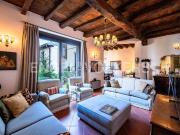 Case e ville in vendita di 510 m² in Via Vittorio Veneto, 2