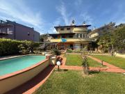 Case e ville in vendita di 520 m² in Strada Colle Pineta, 74