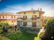 Case e ville in vendita di 528 m² in Via Adro, 12