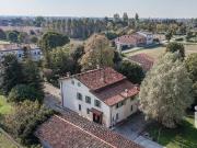 Case e ville in vendita di 540 m² in Via Cortine, 31