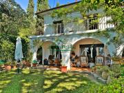 Case e ville in vendita di 540 m² in Via G. M. Serrati