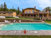 Case e ville in vendita di 547 m²