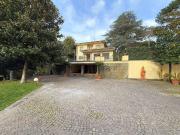 Case e ville in vendita di 550 m² in Via del Fico, 75