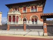 Case e ville in vendita di 550 m² in Viale A. Vespucci, 7