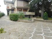 Case e ville in vendita di 550 m² in Viale Aldo Moro, 36