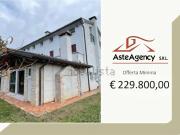 Case e ville in vendita di 555 m² in Via Ungheresca, 29