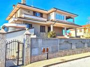 Case e ville in vendita di 566 m² in Via XXV Aprile, 17