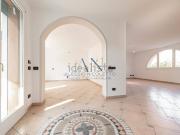 Case e ville in vendita di 575 m² in Via dei Genieri, 25