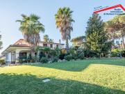 Case e ville in vendita di 580 m² in Via Alessandro...