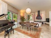 Case e ville in vendita di 580 m² in Via Volturno, 22