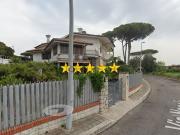 Case e ville in vendita di 591 m² in Via Napoli