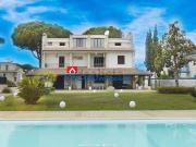 Case e ville in vendita di 597 m² in Via Terracina, 110