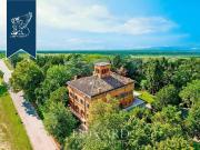 Case e ville in vendita di 6000 m²