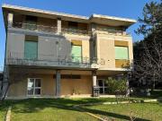 Case e ville in vendita di 600 m² in Via D. Alighieri, 321