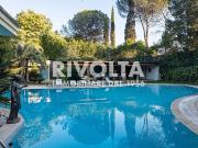 Case e ville in vendita di 600 m² in Via Lamberto Vignoli