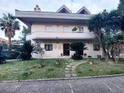 Case e ville in vendita di 600 m² in Via Monti Peloritani, 5