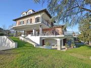 Case e ville in vendita di 650 m² in Via Fratelli Pietro...